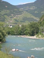 Bolzano 的山河水